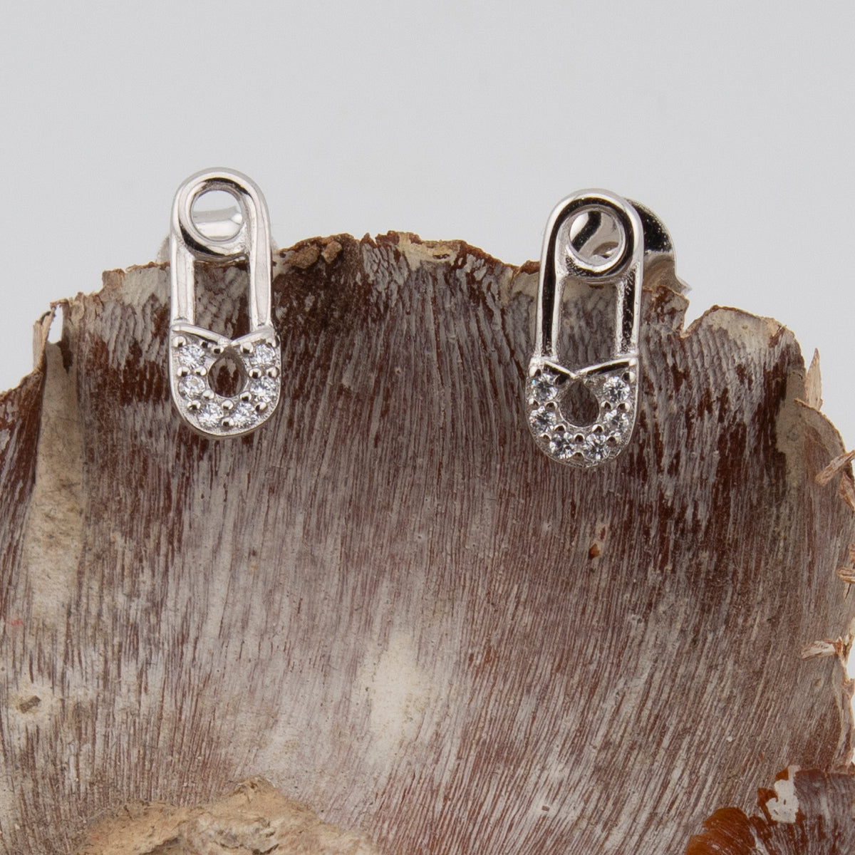 Pendientes Imperdible en Plata de Ley bañada en Rodio y Zirconita Blanca. PD2315729R - Henor
