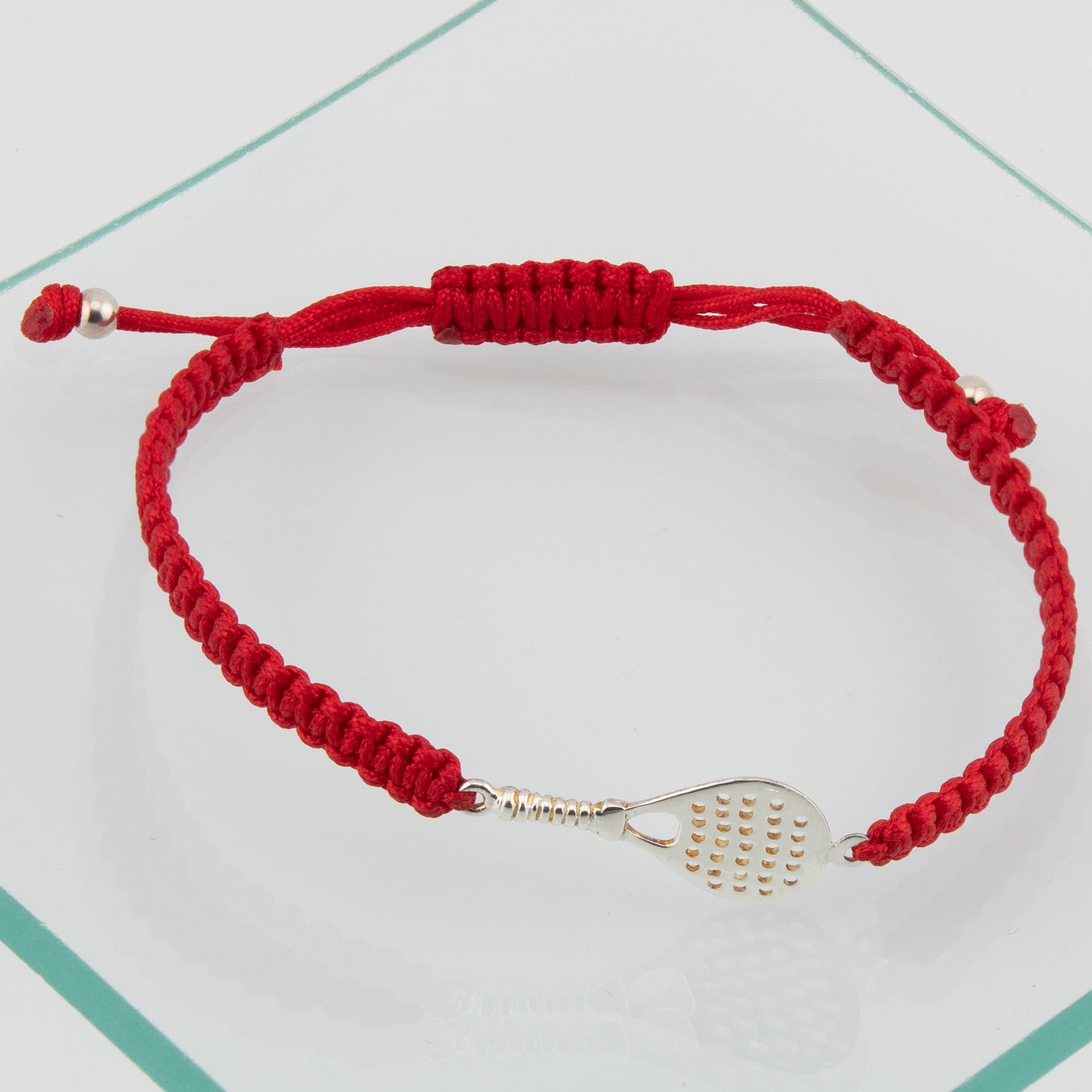 Bracciale Paddle in Macramè Rosso. Argento sterling S925 Finitura naturale e lucidato a mano. Chiusura ad anello PS3315870J