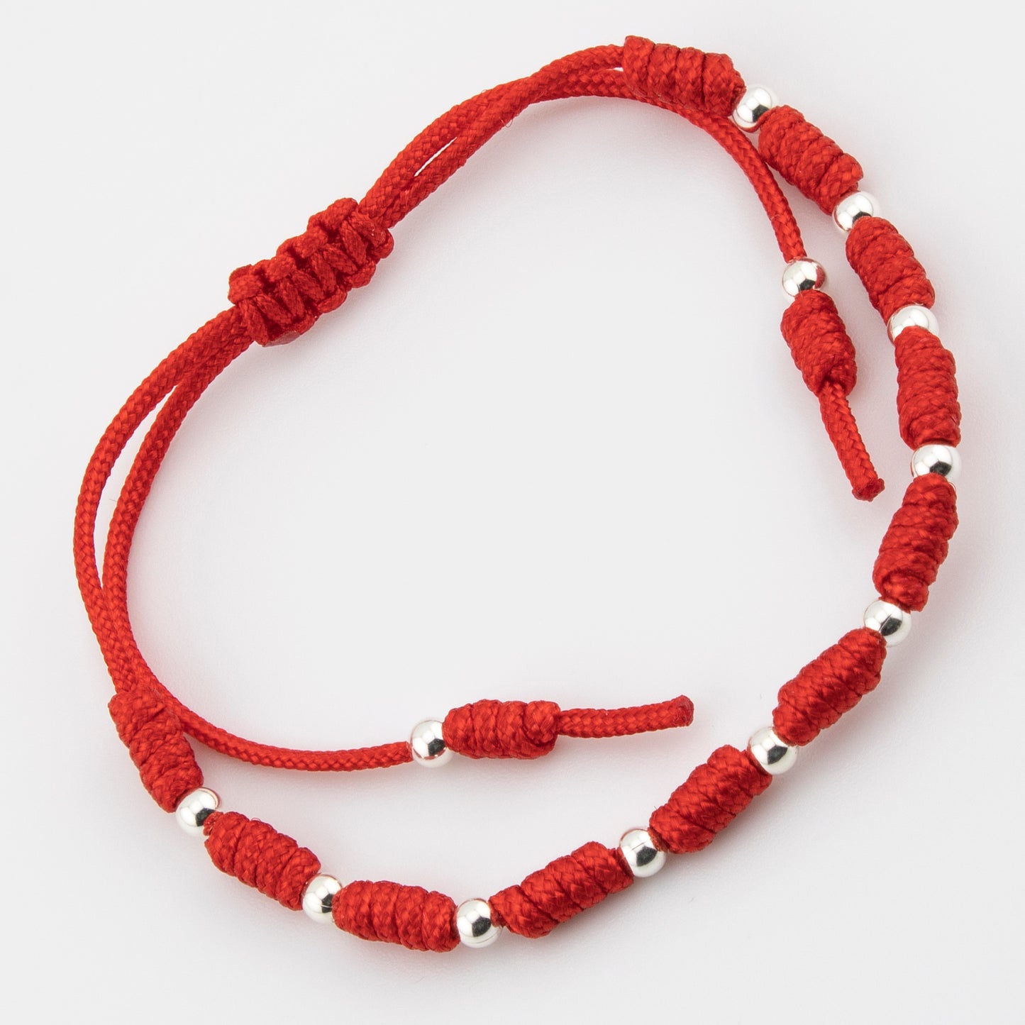 Bracciale con palline rosse in macramè. Argento sterling S925 Finitura naturale e lucidato a mano. PS3316322J
