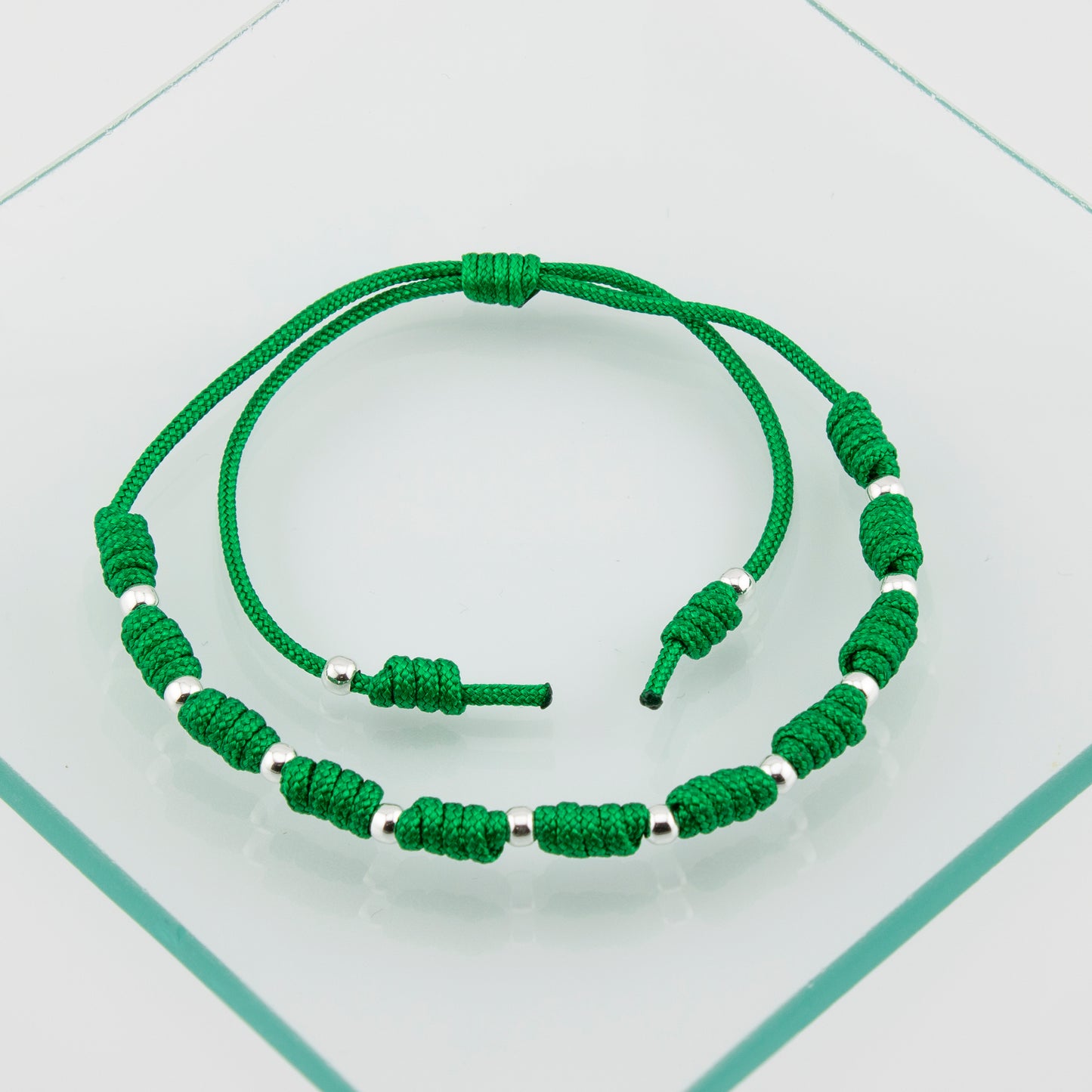 Bracciale con palline di macramè verde. Argento sterling S925 Finitura naturale e lucidato a mano. PS3316322V