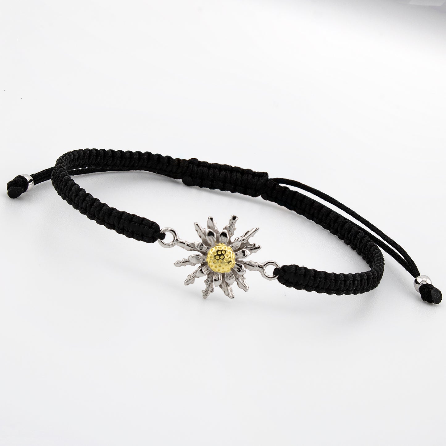 Pulsera Talismán en Macramé Negro. Plata de Ley S925 acabado Natural Y baño en Oro 18K. pulida a mano. PS3316405N