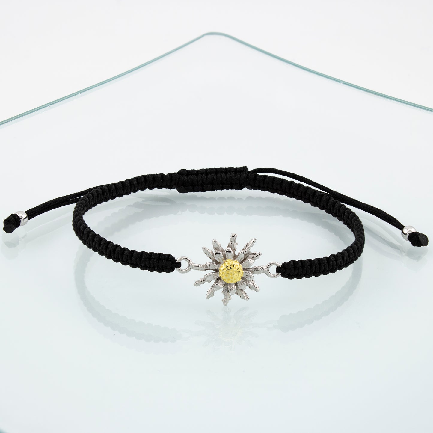 Pulsera Talismán en Macramé Negro. Plata de Ley S925 acabado Natural Y baño en Oro 18K. pulida a mano. PS3316405N