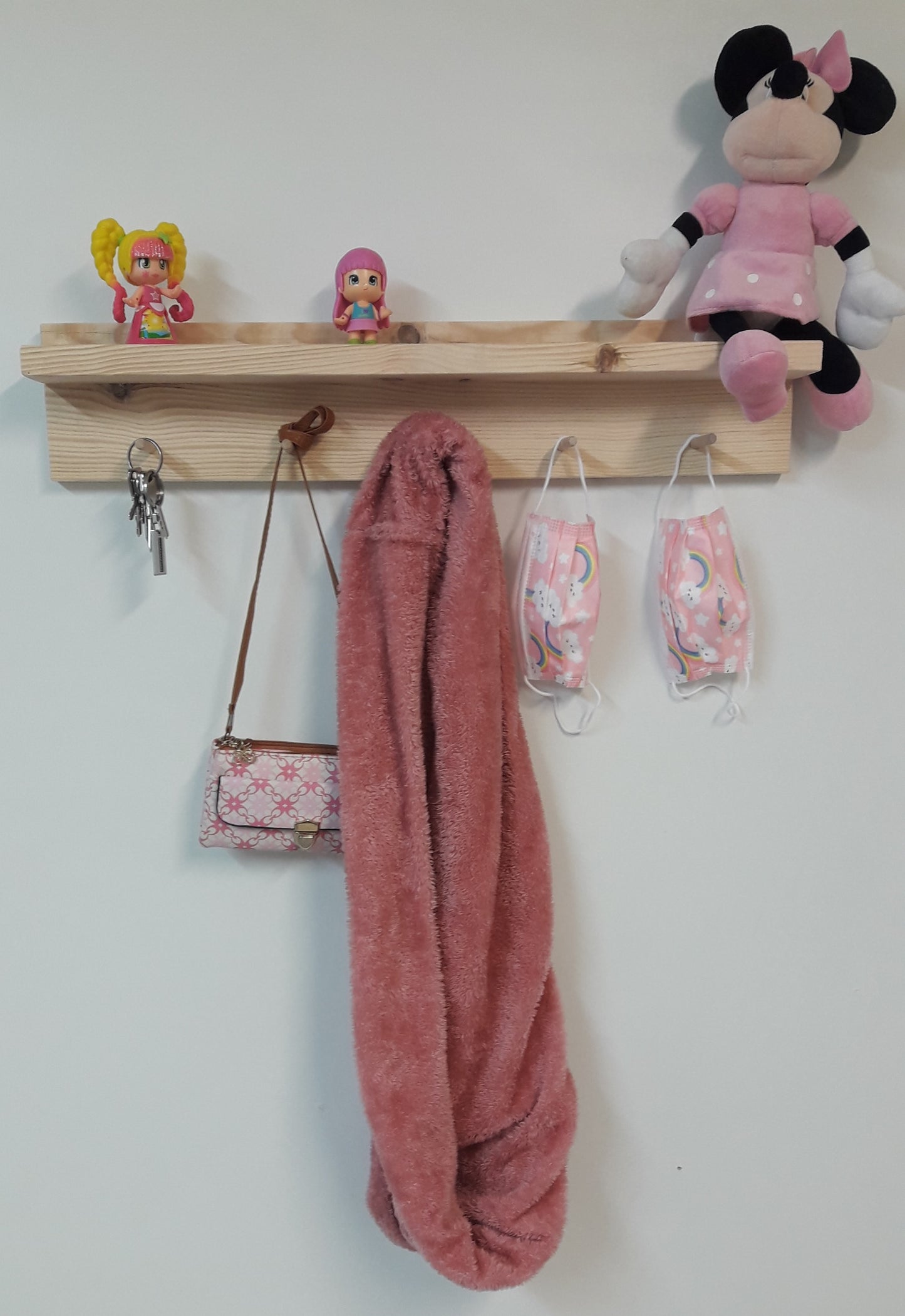 Perchero pared con estante Pino natural 40/100 x 11.5 x 9 cm de 4 a 9 colgadores. - Henor Mobiliario