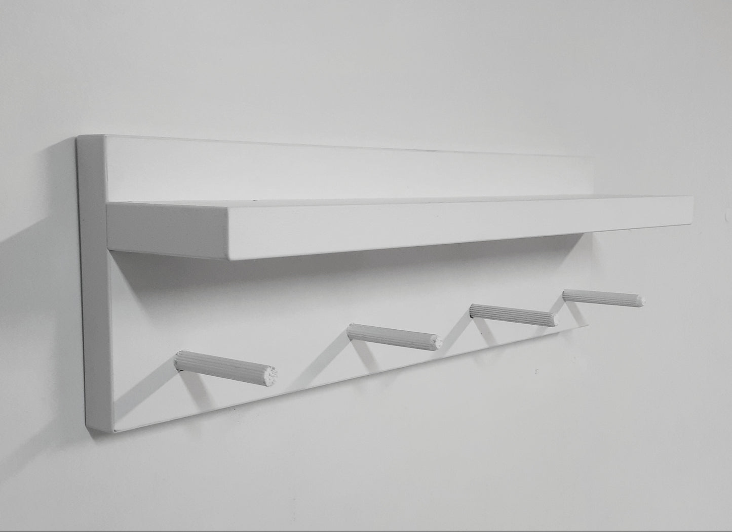 Perchero Pared Con Estante en Madera Blanco. Varias Opciones. - Henor Mobiliario
