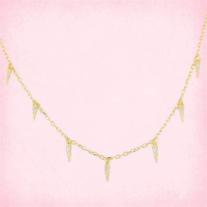 Collar. Gargantilla. Cadena con Colgante puntas de flecha con Zirconita Blanca en Plata de Ley 925 con baño de Oro 18K. Cadena Forzatina CL1316815O - Henor