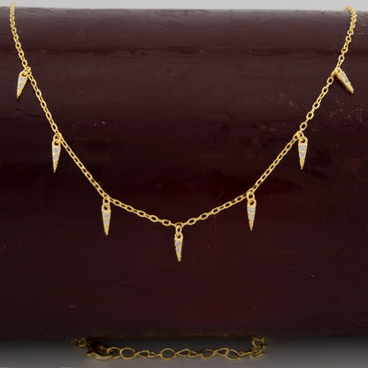 Collar. Gargantilla. Cadena con Colgante puntas de flecha con Zirconita Blanca en Plata de Ley 925 con baño de Oro 18K. Cadena Forzatina CL1316815O - Henor
