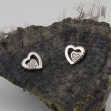 Cargar imagen en el visor de la galería, Pendientes doble corazón En fina Plata de Ley S925 con Baño Rodio y Zirconita PD2316473R - Henor
