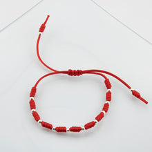 Cargar imagen en el visor de la galería, Pulsera Bolas en Macramé Rojo. Plata de Ley S925 acabado Natural y pulida a mano. PS3316322J
