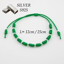 Lade das Bild in den Galerie-Viewer, Pulsera Bolas en Macramé Verde. Plata de Ley S925 acabado Natural y pulida a mano. PS3316322V
