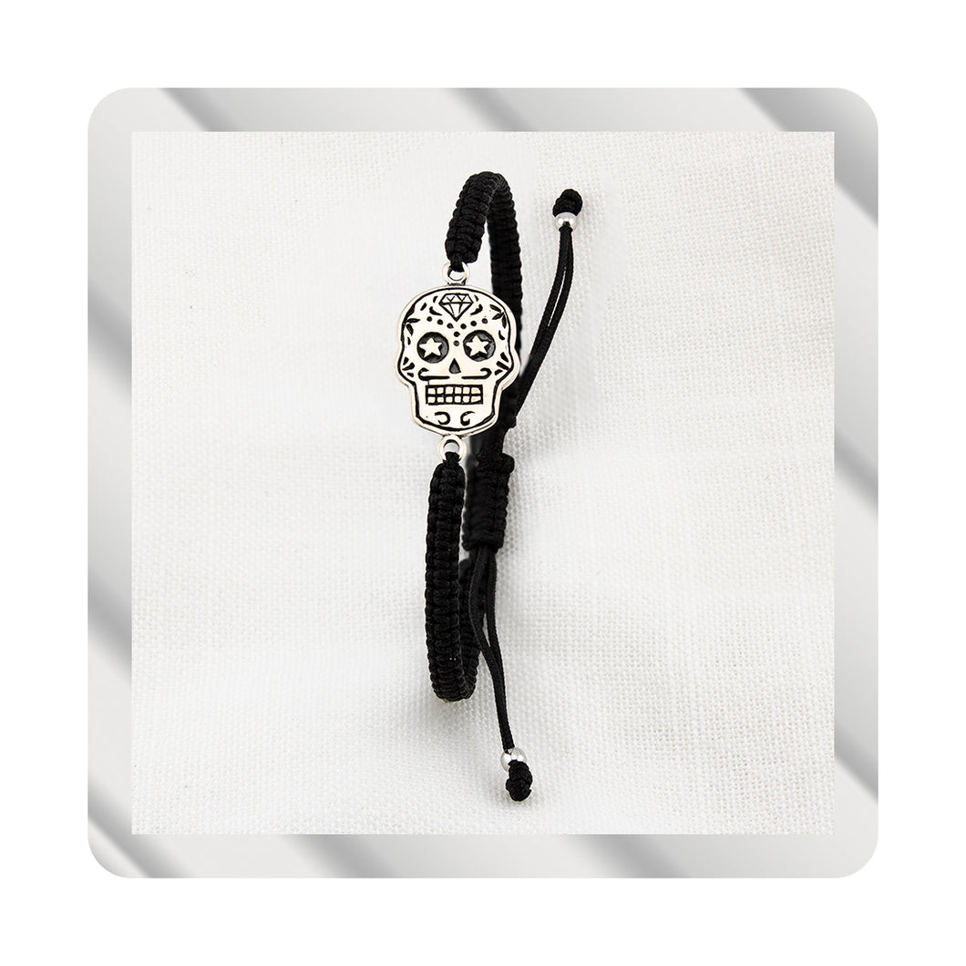 Pulsera Calavera en Macramé Negro y Plata de Ley S925 Envejecida. Pulida a Mano. PS3316459N