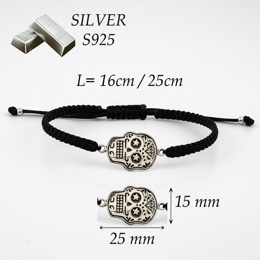 Totenkopf-Armband aus schwarzem Makramee und gealtertem S925-Sterlingsilber. Handpoliert. PS3316459N