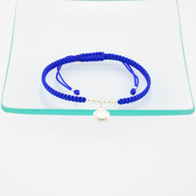 Cargar imagen en el visor de la galería, Pulsera Concha en Macramé Azul. Plata de Ley S925 acabado Natural y pulida a mano. PS3316605Z
