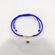 Cargar imagen en el visor de la galería, Pulsera Concha en Macramé Azul. Plata de Ley S925 acabado Natural y pulida a mano. PS3316605Z
